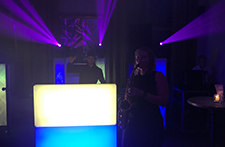 DJ Show supreme met saxofoniste